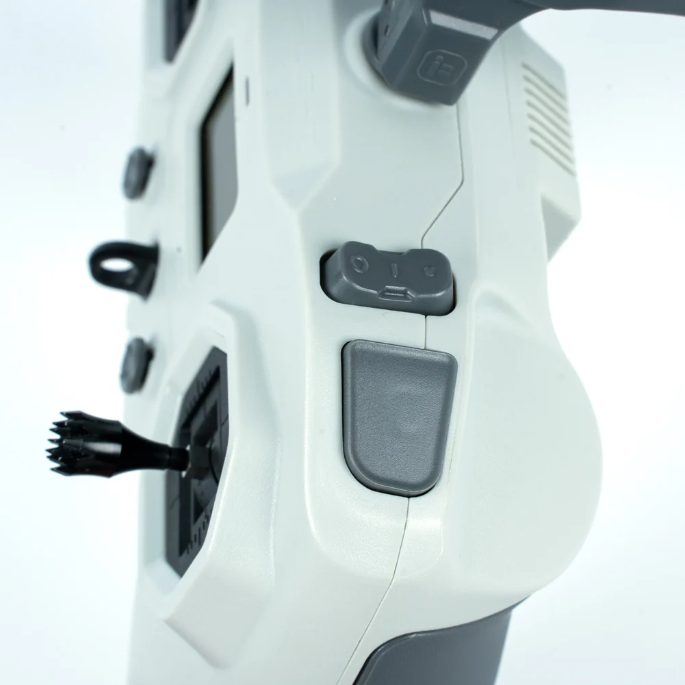 IFlight Commando 8 V2 EdgeTX/OpenTX RC Transmitter - ExpressLRS 2.4GHz - Image 5